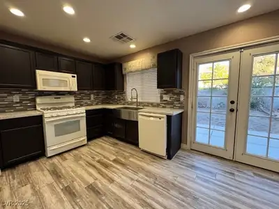 10000 Clear Crystal Street, Las Vegas, NV 89183 Kitchen