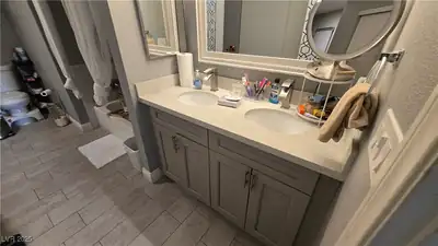 3720 Antigua Avenue, Las Vegas, NV 89121 Primary Bathroom