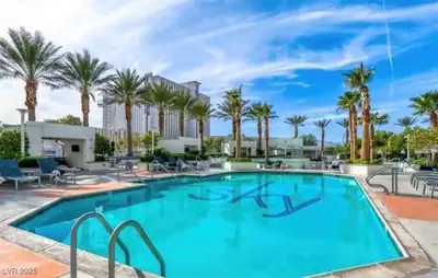 2700 Las Vegas Boulevard 1707 Pool