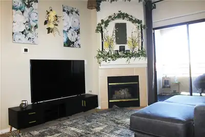 8250 North Grand Canyon Drive 2110 Living Room