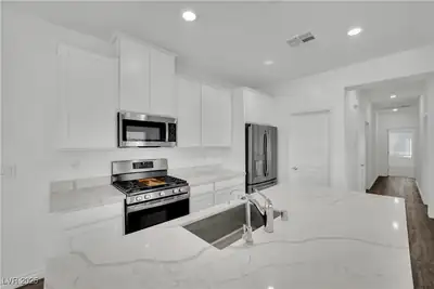 207 Callen Falls Avenue 1725 Kitchen