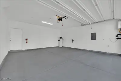 207 Callen Falls Avenue 1725 Garage