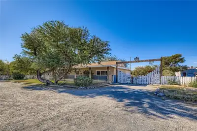 1233 Comstock Drive Las Vegas, NV 89106