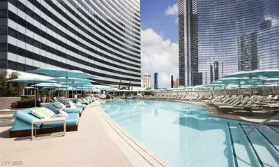 2600 West Harmon Avenue 53020 Pool