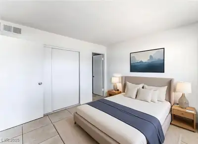 3720 Royal Crest Street 4 & 5 Bedroom