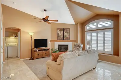 4940 Black Bear Road 202 Living Room