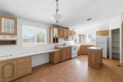 280 West Ferndell Street Kitchen