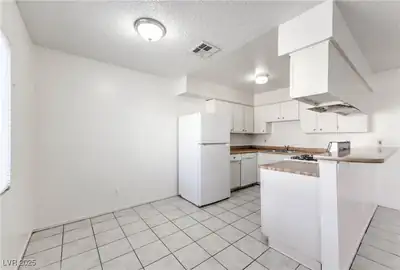 3109 North Walnut Road B Kitchen