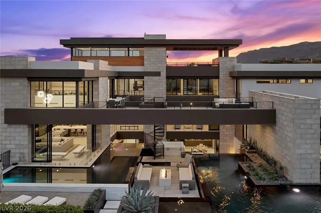4 Soaring Bird Court, Las Vegas, NV 89135