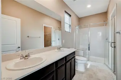 6579 Secret Grove Avenue, Las Vegas, NV 89130 Primary Bathroom