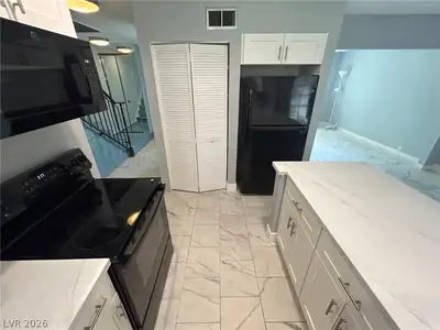 596 Tam O Shanter Kitchen