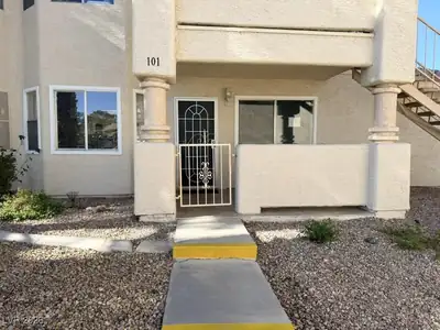 901 Sulphur Springs Lane 101 Entry