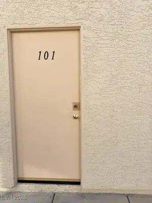 901 Sulphur Springs Lane 101 Entry