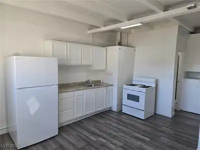 1911 Princeton Street B Kitchen