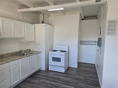 1911 Princeton Street B Kitchen