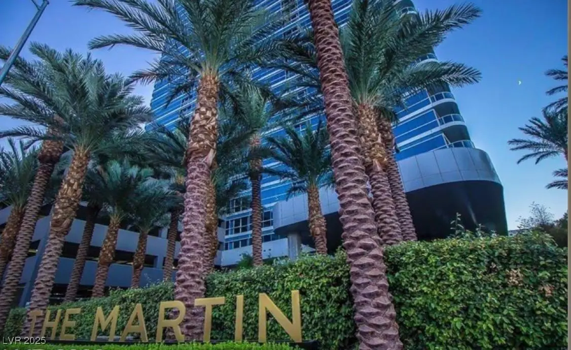 4471 Dean Martin Drive 606