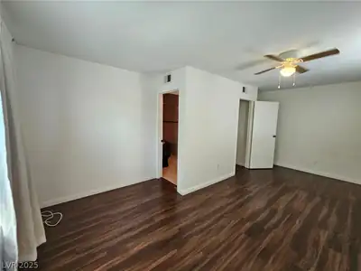 1460 Hialeah Drive B Primary Bedroom