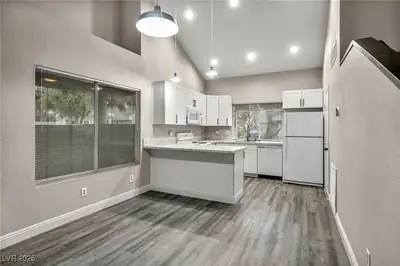 5670 Vineyard Lane, Las Vegas, NV 89110 Kitchen
