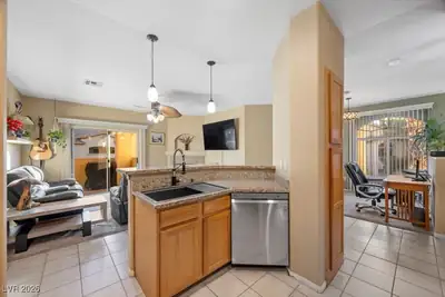 2050 West Warm Springs Road 1723 Kitchen