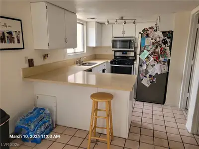 528 Kristin Lane, Henderson, NV 89011 Kitchen