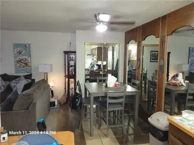 808 Hedge Way 4 Dining Area