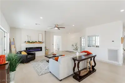 2589 Evansville Avenue Living Room