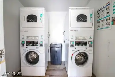 2201 Fairfield Avenue 11 Laundry