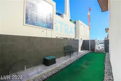 2201 Fairfield Avenue 11 Patio