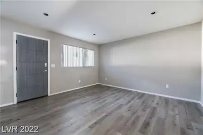 2201 Fairfield Avenue 17 Entry