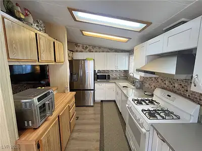 3102 Comitan Lane, Las Vegas, NV 89122 Kitchen