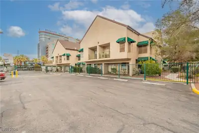 450 Elm Drive 206, Las Vegas