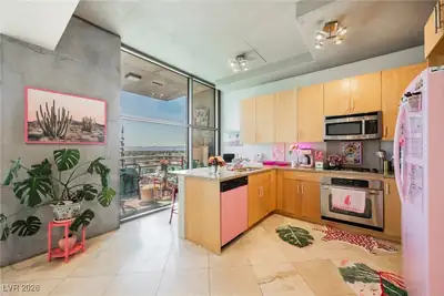 353 East Bonneville Avenue 753, Las Vegas, NV 89101 Kitchen