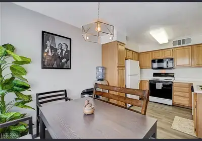 5710 East Tropicana Avenue 1093 Dining Area