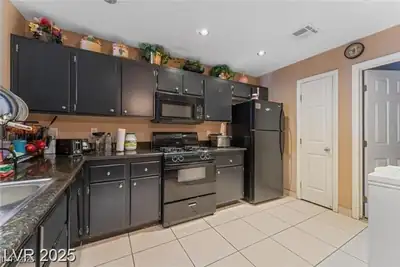 2211 Sleepy Court, Las Vegas, NV 89106 Kitchen
