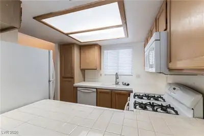 7100 PIRATES COVE Road 2089 Kitchen