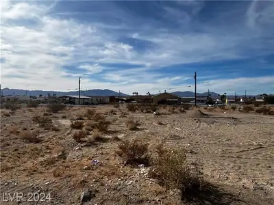 70 South Humahuaca Street Yard