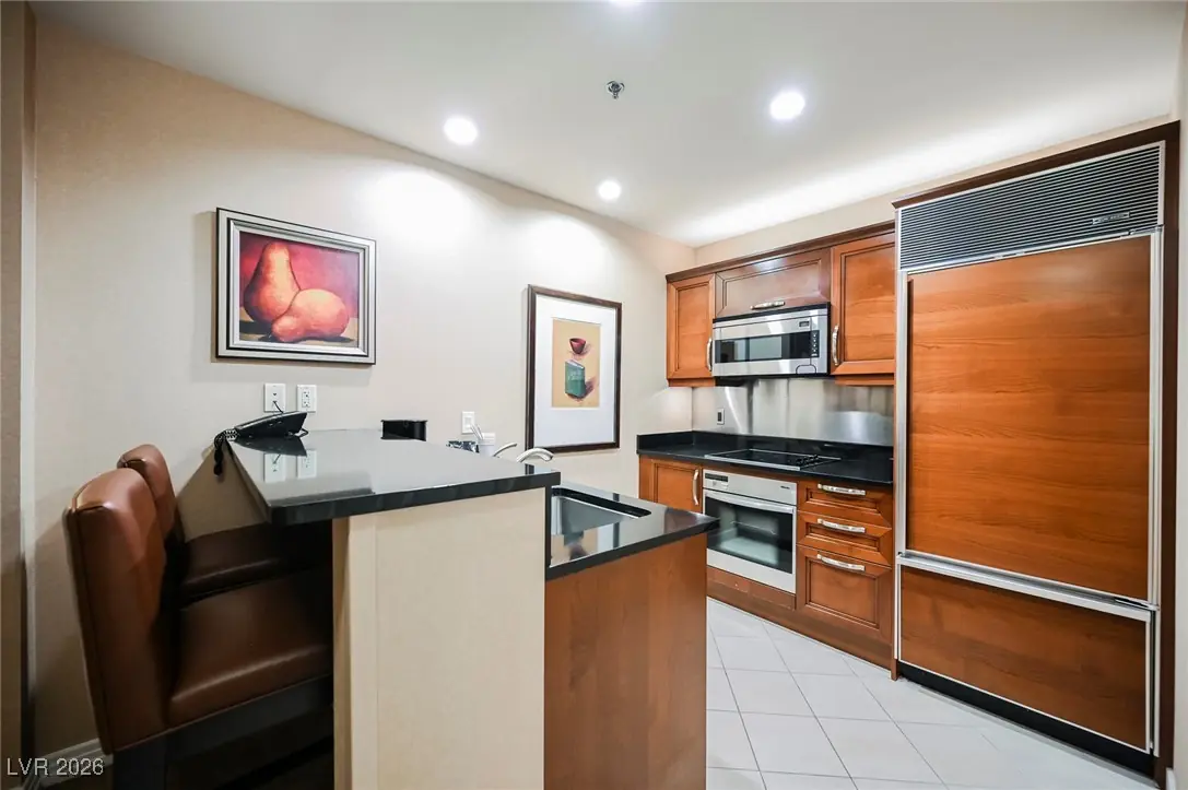 145 HARMON Avenue 208