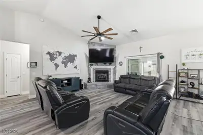 2461 East Deerskin Street Living Room