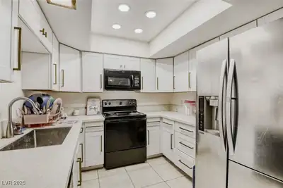 2765 Heritage Court, Las Vegas, NV 89121 Kitchen