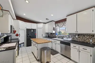 821 South Happy Lane Kitchen