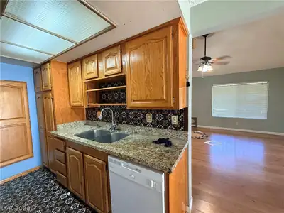 6681 Bubbling Brook Drive A Kitchen