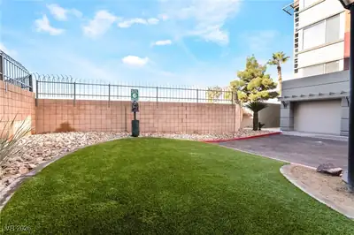 35 East Agate Avenue 201 Yard