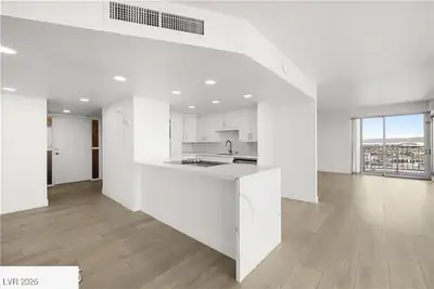 3111 Bel Air Drive 24G Kitchen
