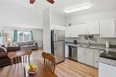 304 North Linn Lane Kitchen