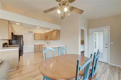 700 Capri Drive 31C Dining Area