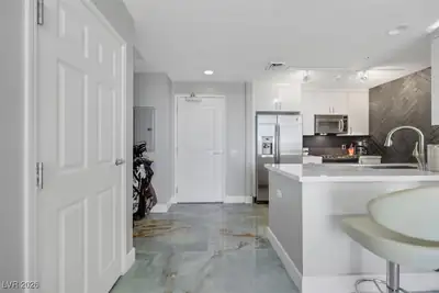 200 West Sahara Avenue 3707 Kitchen
