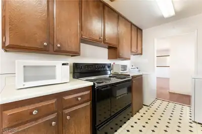 3091 Oxford Lane, Las Vegas, NV 89121 Kitchen