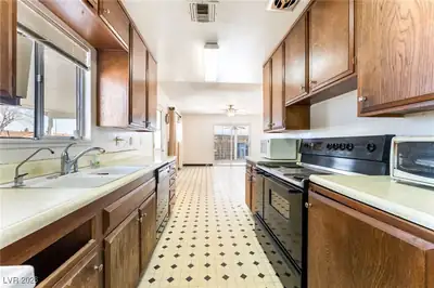 3091 Oxford Lane, Las Vegas, NV 89121 Kitchen