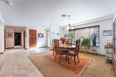 4250 East Quail Avenue Dining Area