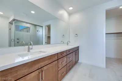 9228 Simon Street, Las Vegas, NV 89166 Primary Bathroom